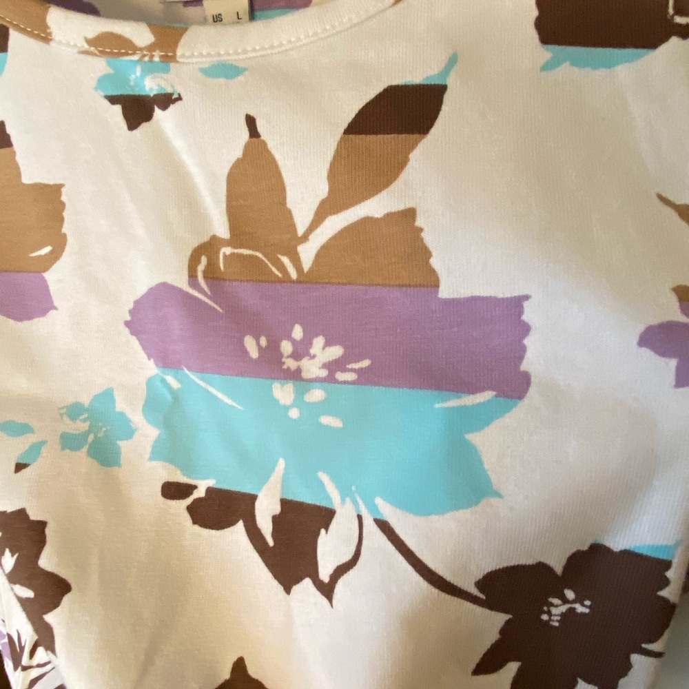 COPY - Ladies short sleeve floral print top by d&co (Denim & Company) - Picture 9 of 10